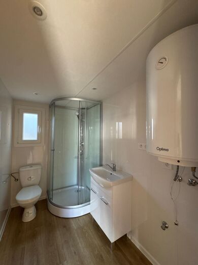 Fully Equipped Bathroom in a Mobile Home