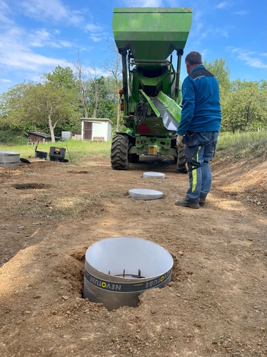 concrete-foundations-under-mobile-home.JPG