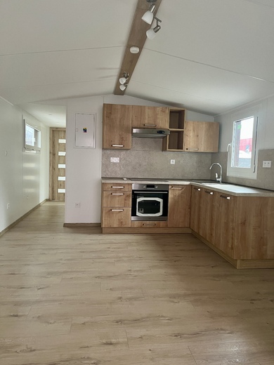 Super Arktik® Mobile Home – Fully Equipped Corner Kitchen