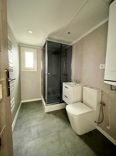 Super Arktik® Mobile Home – Complete Bathroom Interior