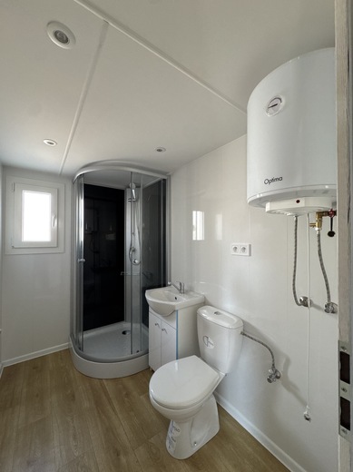 Modern Fully Equipped Bathroom | Functional Interior Design