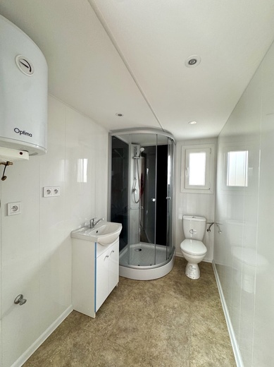 Super Arktik Mobile Home – Complete Bathroom Setup