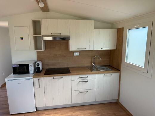 Kitchen with appliances in mobile home | Fully equipped