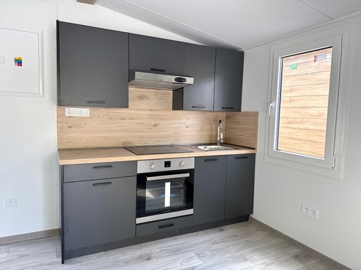 Kuchyňa Anika pre mobilný dom Super Arktik Economy | Moderný a praktický dizajn