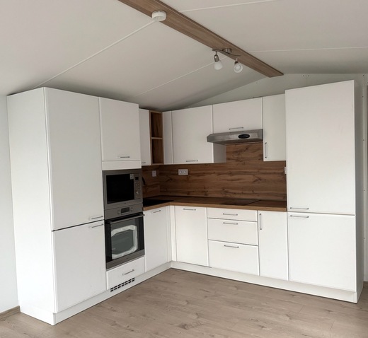 Kuchyňa Ester pre mobilný dom | Moderný dizajn a praktické riešenia