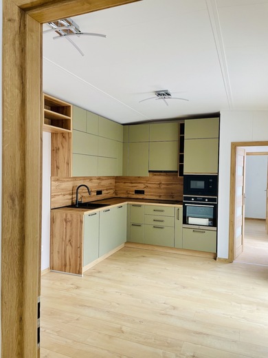 Kuchyňa Ester Plover | moderná kuchynská linka pre mobilný dom