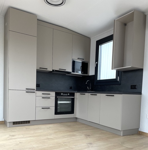 Kuchyňa v farbe kašmír | Elegantný dizajn pre mobilný dom