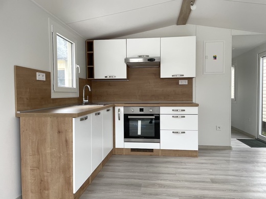 Kuchyňa so spotrebičmi | Moderná kuchynská linka pre mobilný dom