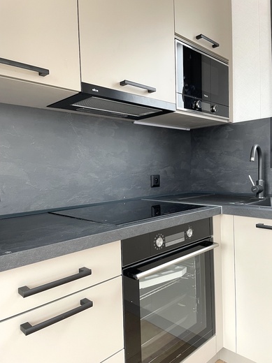 Kuchyňa so spotrebičmi pre mobilný dom | Moderný dizajn a praktické vybavenie