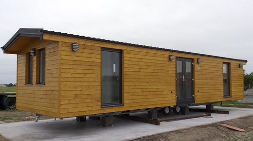 Luxusny mobilny dom s presahom strechy.jpeg