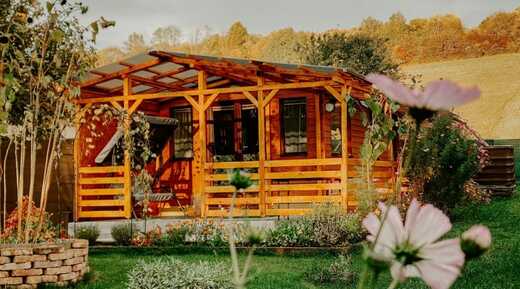 Mobile Home in Cozy Garden