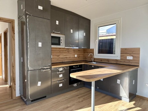 Super Arktik Mobile Home | Fully Equipped Modern Kitchen