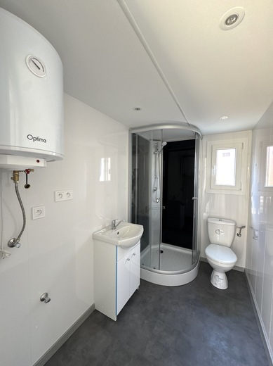 Super Arktik Mobile Home Bathroom | Fully Equipped Sanitary Space