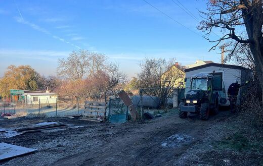 Transporting Mobile Home by Tractor to Land | Pre-Installation