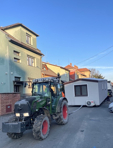 Mobile Home Truck Unloading | Pre-Installation