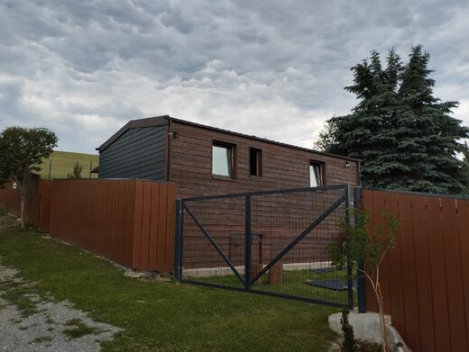Mobile Home with Wood Facade Palisander in Garden
