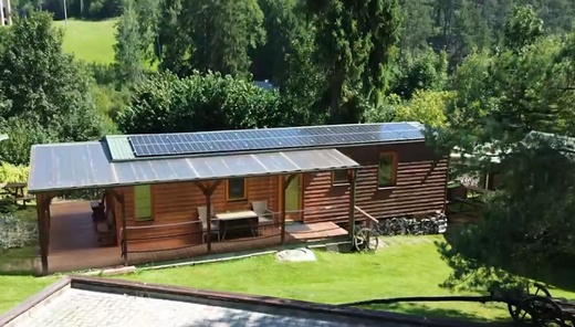 mobilny-dom-lesnica-solarne-panely.jpg