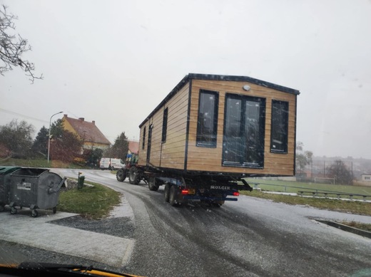mobilny-dom-preprava-traktorom.JPG