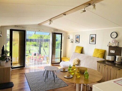 Mobilnydom Super Arktik obyvacka spojena s kuchynou.jpeg