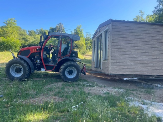 placing-mobile-home-on-plot.JPG