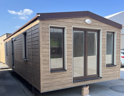 Side View Mobile Home Honey Oak Facade | Modern Exterior Design