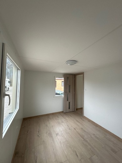 Smaller Bedroom – Mobile Home Super Arktik