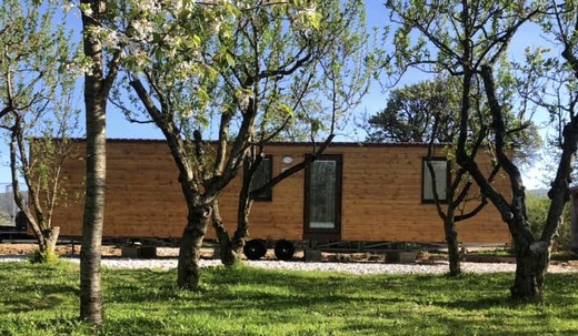 Výkonné solárne panely na mobilnom dome