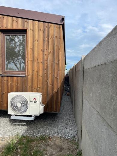 super-arktik-mobile-home-after-professional-installation.JPG
