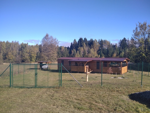 Super Arktik Exterior – Mobile Home in Rural Countryside