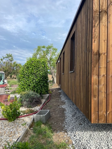 super-arktik-mobile-home-ready-for-utility-connections.JPG