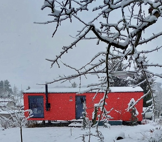 Red Wood Clad Super Arktik Mobile Home – Winter Scene