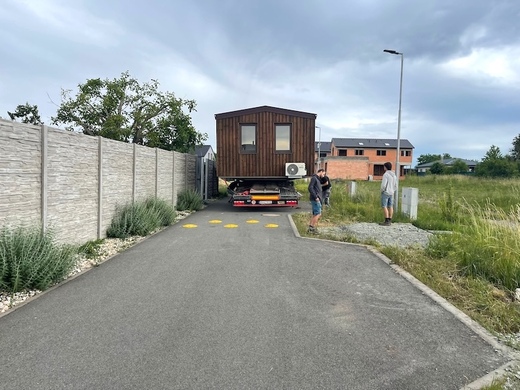 transport-of-super-arktik-mobile-home-to-site.JPG