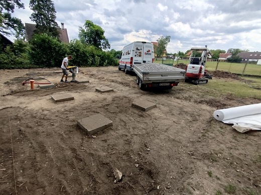 Vibračná žaba na spevnenie pozemku pod mobilný dom